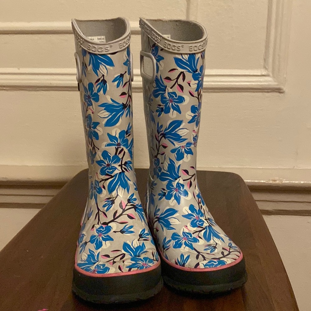 Bogs blue and pink dogwood flower boots - kids size 13